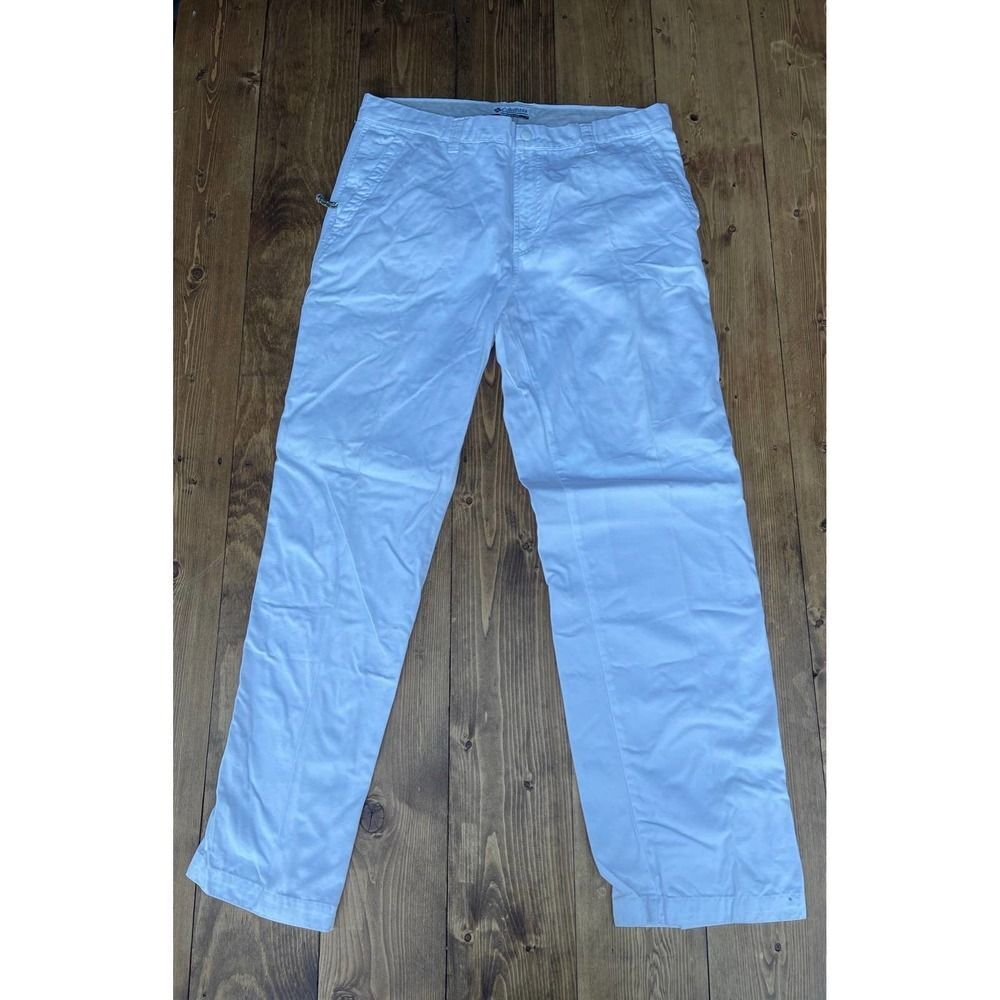 Columbia pockets cargo pants White size zip pockets. womens size 14 outdoor